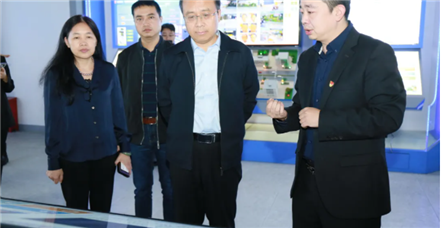 云南省保山市委常委、副市长贾德忠一行莅临美高梅电子官网科技集团考察指导
